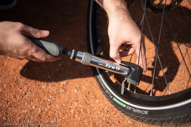 Diese 8 Dinge brauchen Fahrradfahrer: Eine Fahrradpumpe darf in keinem Radfahrer-Haushalt fehlen